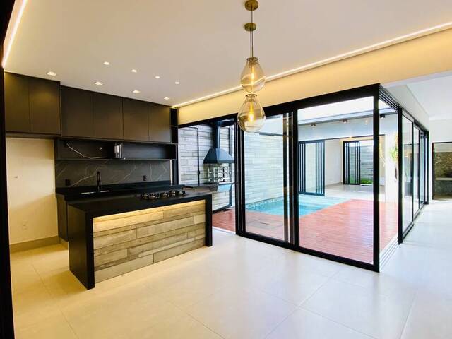 #1689 - Casa para Venda em Franca - SP