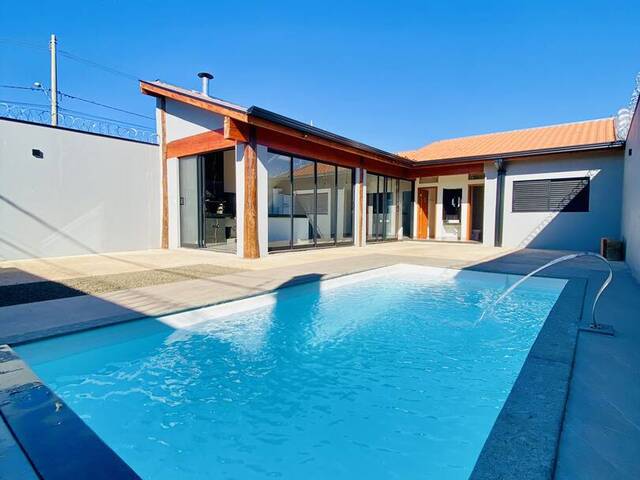 #1697 - Casa para Venda em Franca - SP