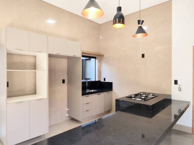 #1696 - Casa para Venda em Franca - SP