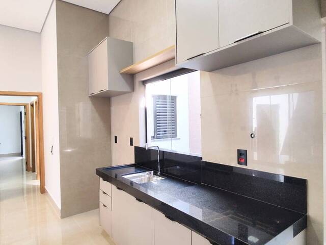#1698 - Casa para Venda em Franca - SP